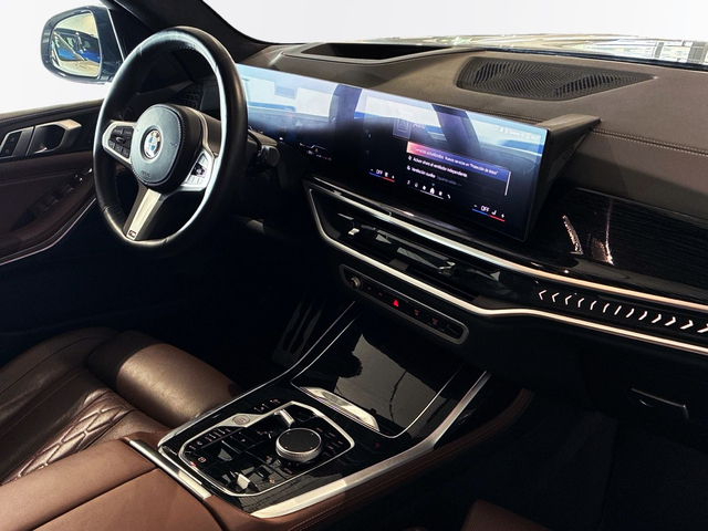 BMW X7 xDrive40d color Marrón. Año 2024. 259KW(352CV). Diésel. En concesionario BMW Marcos Automoción de Valencia