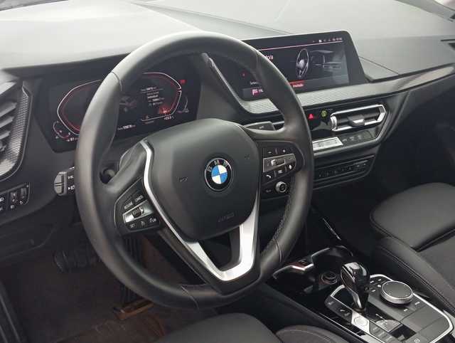 BMW Serie 2 220i Gran Coupe color Rojo. Año 2021. 131KW(178CV). Gasolina. En concesionario Augusta Aragon S.A. de Zaragoza