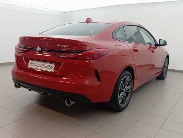 BMW Serie 2 220i Gran Coupe color Rojo. Año 2021. 131KW(178CV). Gasolina. En concesionario Augusta Aragon S.A. de Zaragoza