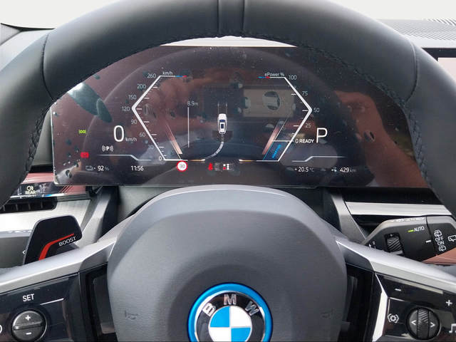 BMW i5 eDrive40 Touring color Blanco. Año 2025. 250KW(340CV). Eléctrico. En concesionario San Rafael Motor, S.L. de Córdoba