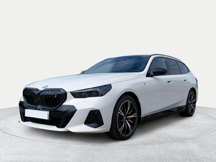 Fotos de BMW i5 eDrive40 Touring color Blanco. Año 2025. 250KW(340CV). Eléctrico. En concesionario San Rafael Motor, S.L. de Córdoba