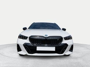 Fotos de BMW i5 eDrive40 Touring color Blanco. Año 2025. 250KW(340CV). Eléctrico. En concesionario San Rafael Motor, S.L. de Córdoba