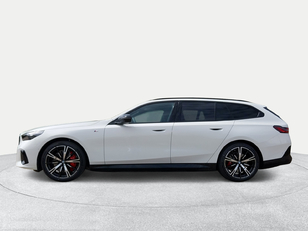 Fotos de BMW i5 eDrive40 Touring color Blanco. Año 2025. 250KW(340CV). Eléctrico. En concesionario San Rafael Motor, S.L. de Córdoba