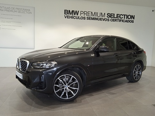 BMW X4 xDrive20d color Gris. Año 2024. 140KW(190CV). Diésel. En concesionario ALBAMOCION CIUDAD REAL  de Ciudad Real