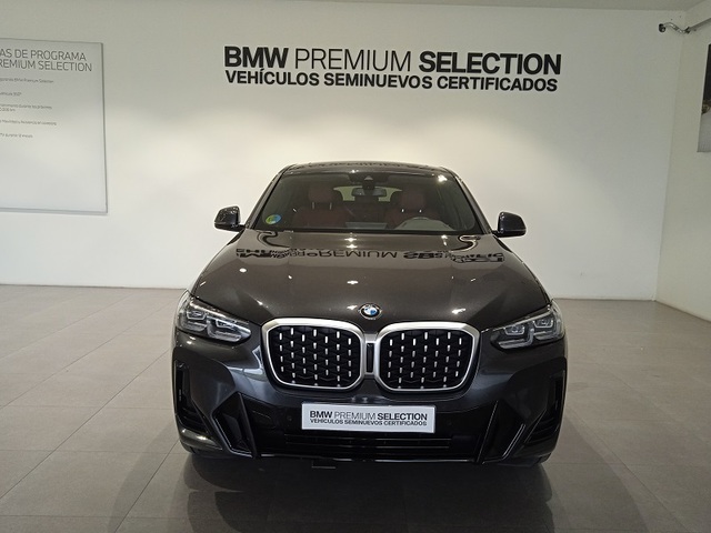 BMW X4 xDrive20d color Gris. Año 2024. 140KW(190CV). Diésel. En concesionario ALBAMOCION CIUDAD REAL  de Ciudad Real