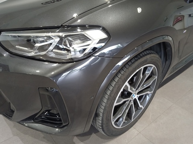BMW X4 xDrive20d color Gris. Año 2024. 140KW(190CV). Diésel. En concesionario ALBAMOCION CIUDAD REAL  de Ciudad Real
