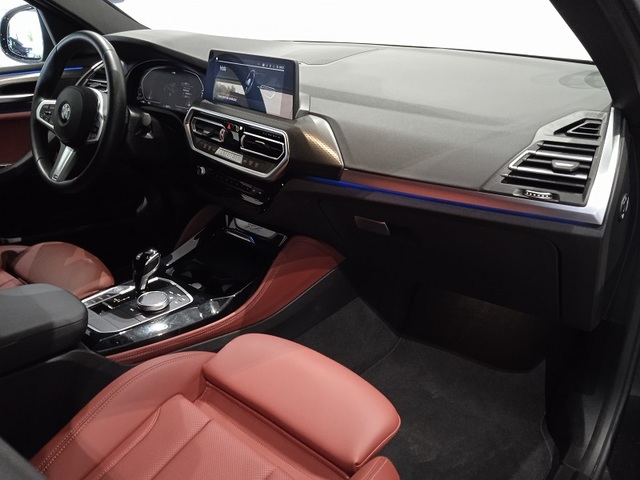 BMW X4 xDrive20d color Gris. Año 2024. 140KW(190CV). Diésel. En concesionario ALBAMOCION CIUDAD REAL  de Ciudad Real