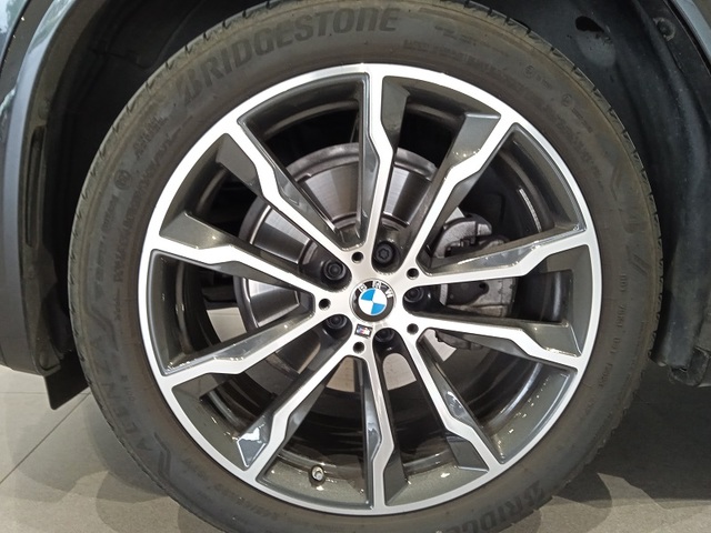 BMW X4 xDrive20d color Gris. Año 2024. 140KW(190CV). Diésel. En concesionario ALBAMOCION CIUDAD REAL  de Ciudad Real