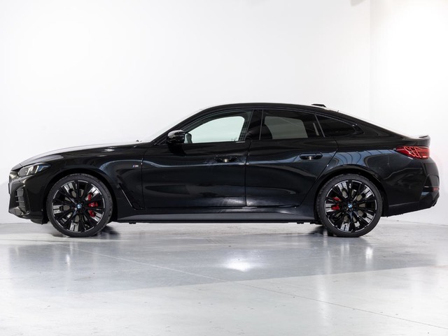 BMW i4 eDrive40 color Negro. Año 2025. 250KW(340CV). Eléctrico. En concesionario Oliva Motor Girona de Girona
