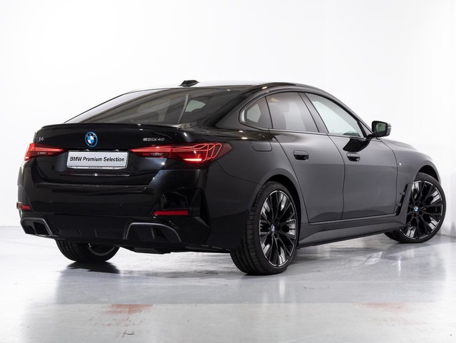 BMW i4 eDrive40 color Negro. Año 2025. 250KW(340CV). Eléctrico. En concesionario Oliva Motor Girona de Girona