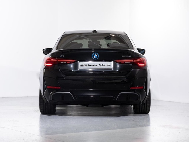 BMW i4 eDrive40 color Negro. Año 2025. 250KW(340CV). Eléctrico. En concesionario Oliva Motor Girona de Girona
