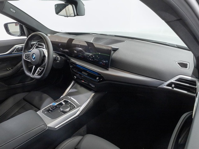 BMW i4 eDrive40 color Negro. Año 2025. 250KW(340CV). Eléctrico. En concesionario Oliva Motor Girona de Girona