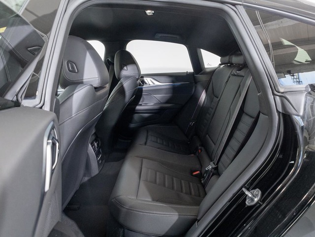 BMW i4 eDrive40 color Negro. Año 2025. 250KW(340CV). Eléctrico. En concesionario Oliva Motor Girona de Girona