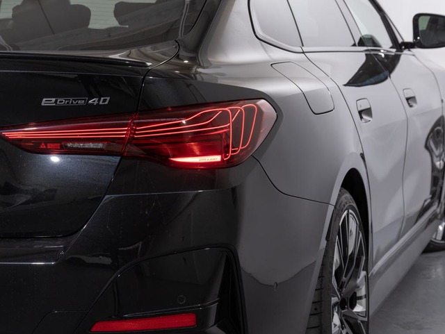 BMW i4 eDrive40 color Negro. Año 2025. 250KW(340CV). Eléctrico. En concesionario Oliva Motor Girona de Girona