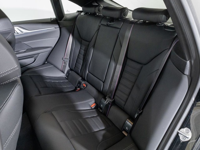 BMW i4 eDrive40 color Negro. Año 2025. 250KW(340CV). Eléctrico. En concesionario Oliva Motor Girona de Girona
