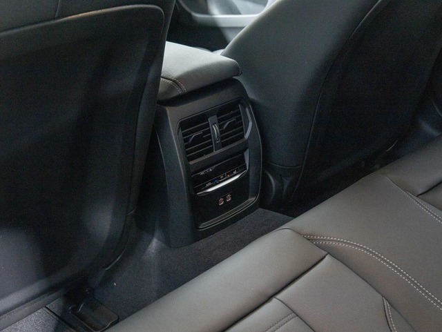 BMW i4 eDrive40 color Negro. Año 2025. 250KW(340CV). Eléctrico. En concesionario Oliva Motor Girona de Girona