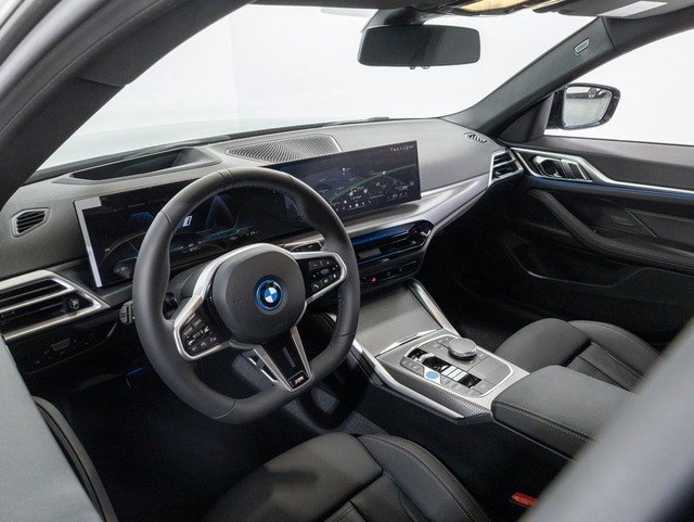 BMW i4 eDrive40 color Negro. Año 2025. 250KW(340CV). Eléctrico. En concesionario Oliva Motor Girona de Girona
