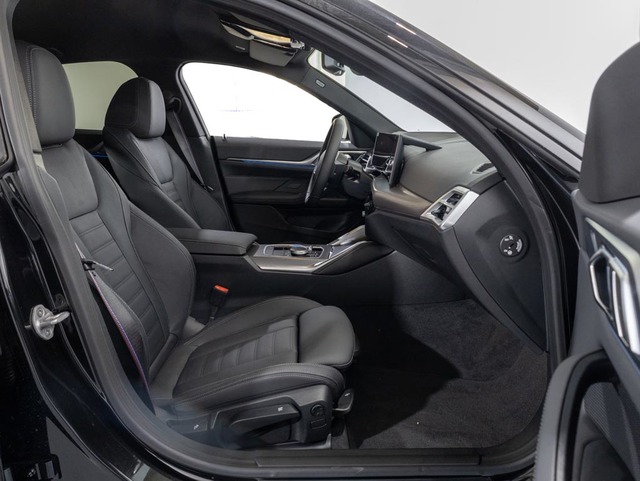 BMW i4 eDrive40 color Negro. Año 2025. 250KW(340CV). Eléctrico. En concesionario Oliva Motor Girona de Girona