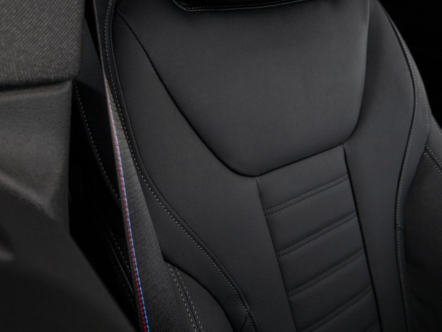 BMW i4 eDrive40 color Negro. Año 2025. 250KW(340CV). Eléctrico. En concesionario Oliva Motor Girona de Girona