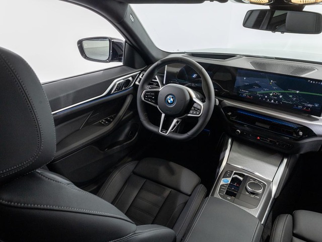BMW i4 eDrive40 color Negro. Año 2025. 250KW(340CV). Eléctrico. En concesionario Oliva Motor Girona de Girona