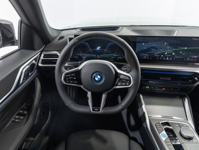 BMW i4 eDrive40 color Negro. Año 2025. 250KW(340CV). Eléctrico. En concesionario Oliva Motor Girona de Girona