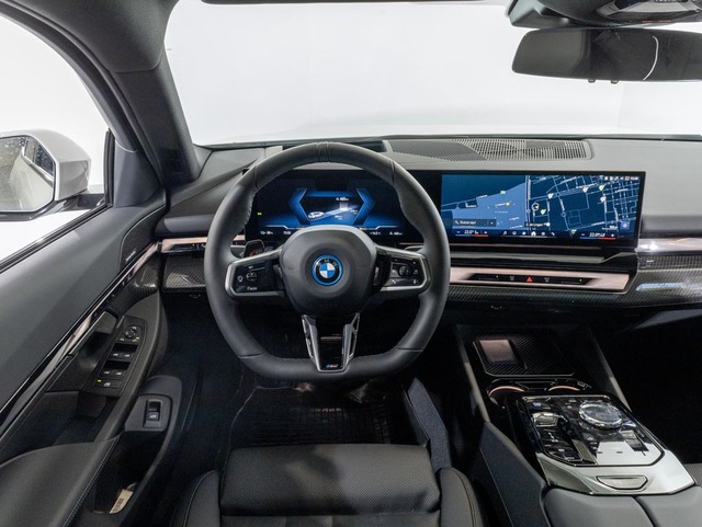 BMW i5 eDrive40 color Blanco. Año 2025. 250KW(340CV). Eléctrico. En concesionario Oliva Motor Girona de Girona