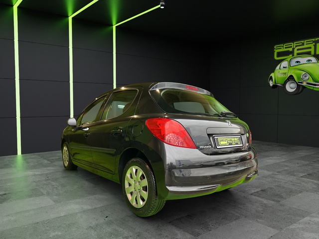 Peugeot 207 1.4i Confort 55 kW (75 CV)
