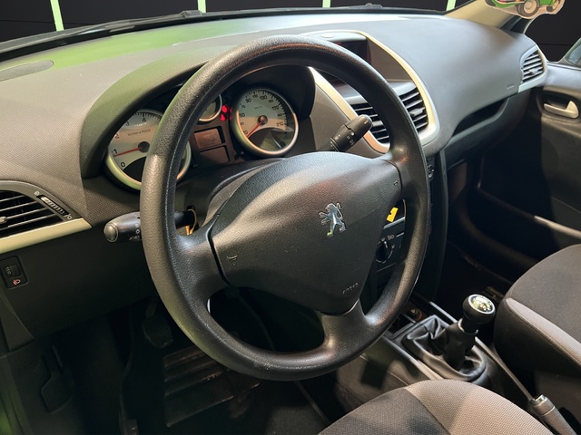 Peugeot 207 1.4i Confort 55 kW (75 CV)