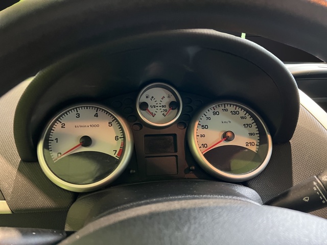 Peugeot 207 1.4i Confort 55 kW (75 CV)
