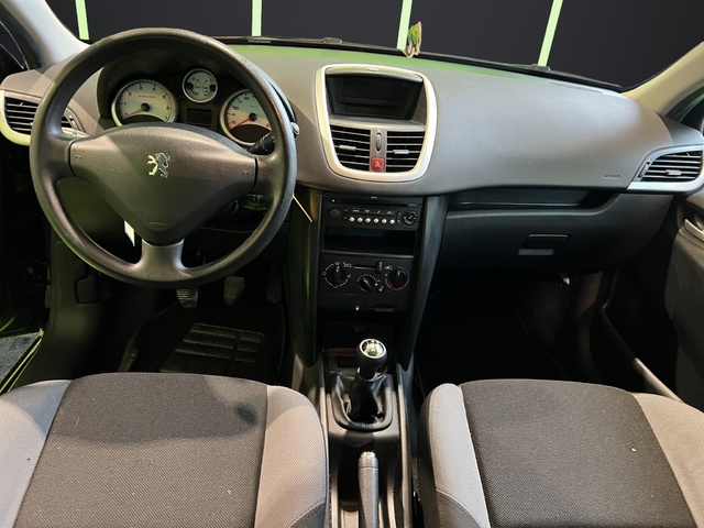 Peugeot 207 1.4i Confort 55 kW (75 CV)