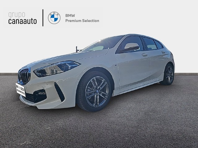 BMW Serie 1 118d color Blanco. Año 2024. 110KW(150CV). Diésel. En concesionario TACO de Sta. C. Tenerife