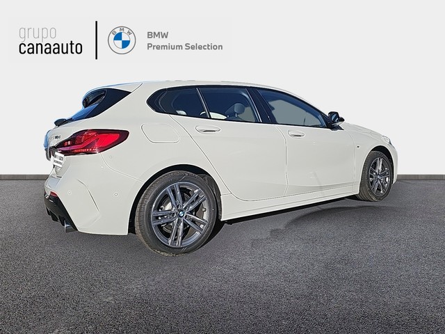 BMW Serie 1 118d color Blanco. Año 2024. 110KW(150CV). Diésel. En concesionario TACO de Sta. C. Tenerife