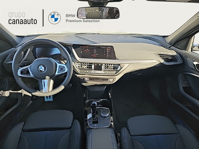 BMW Serie 1 118d color Blanco. Año 2024. 110KW(150CV). Diésel. En concesionario TACO de Sta. C. Tenerife