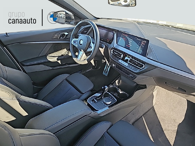 BMW Serie 1 118d color Blanco. Año 2024. 110KW(150CV). Diésel. En concesionario TACO de Sta. C. Tenerife