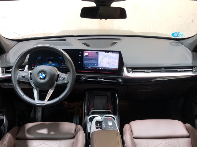 BMW X1 xDrive20d color Verde. Año 2024. 120KW(163CV). Diésel. En concesionario Movilnorte El Plantio de Madrid