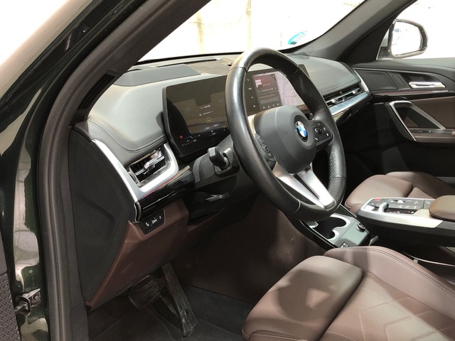 BMW X1 xDrive20d color Verde. Año 2024. 120KW(163CV). Diésel. En concesionario Movilnorte El Plantio de Madrid