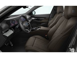 Fotos de BMW Serie 5 530e color Gris. Año 2024. 220KW(299CV). Híbrido Electro/Gasolina. En concesionario Movilnorte El Carralero de Madrid