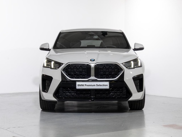 BMW X2 sDrive18d color Blanco. Año 2024. 110KW(150CV). Diésel. En concesionario Oliva Motor Girona de Girona