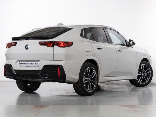 BMW X2 sDrive18d color Blanco. Año 2024. 110KW(150CV). Diésel. En concesionario Oliva Motor Girona de Girona