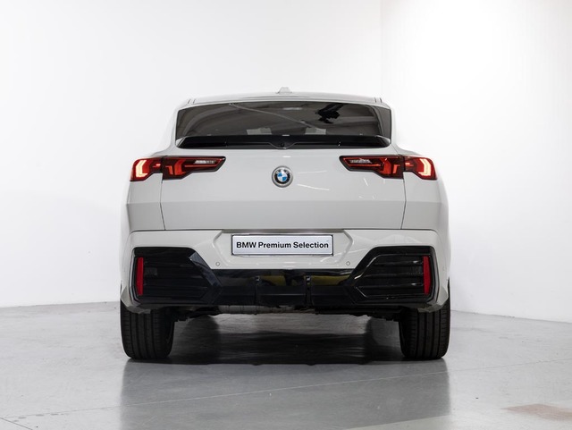 BMW X2 sDrive18d color Blanco. Año 2024. 110KW(150CV). Diésel. En concesionario Oliva Motor Girona de Girona