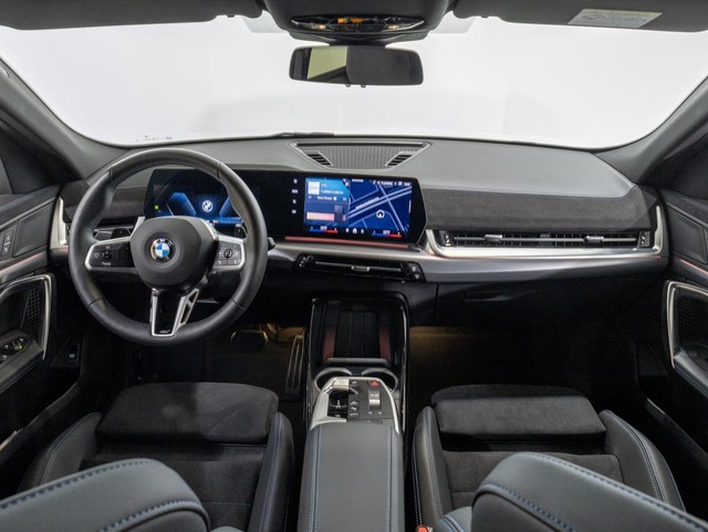 BMW X2 sDrive18d color Blanco. Año 2024. 110KW(150CV). Diésel. En concesionario Oliva Motor Girona de Girona