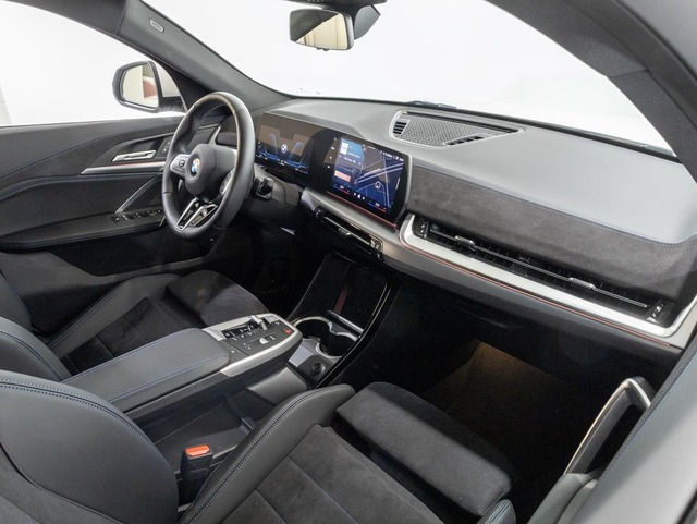 BMW X2 sDrive18d color Blanco. Año 2024. 110KW(150CV). Diésel. En concesionario Oliva Motor Girona de Girona