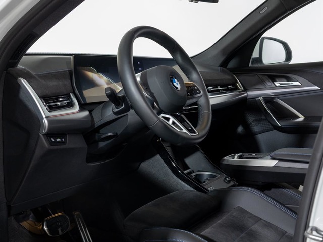 BMW X2 sDrive18d color Blanco. Año 2024. 110KW(150CV). Diésel. En concesionario Oliva Motor Girona de Girona