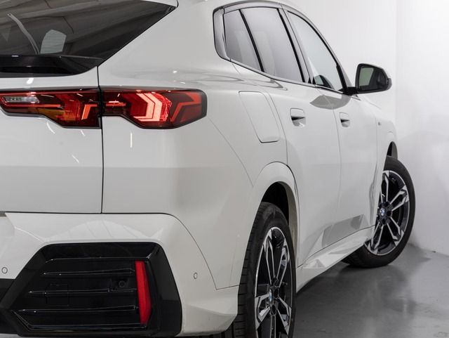 BMW X2 sDrive18d color Blanco. Año 2024. 110KW(150CV). Diésel. En concesionario Oliva Motor Girona de Girona