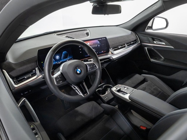 BMW X2 sDrive18d color Blanco. Año 2024. 110KW(150CV). Diésel. En concesionario Oliva Motor Girona de Girona