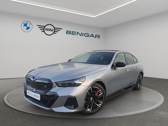 BMW i5 M60 color Gris. Año 2025. 442KW(601CV). Eléctrico. En concesionario GANDIA Automoviles Fersan, S.A. de Valencia