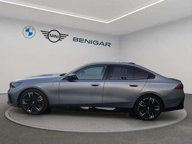 BMW i5 M60 color Gris. Año 2025. 442KW(601CV). Eléctrico. En concesionario GANDIA Automoviles Fersan, S.A. de Valencia