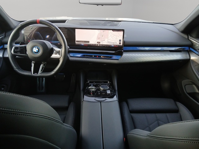 BMW i5 M60 color Gris. Año 2025. 442KW(601CV). Eléctrico. En concesionario GANDIA Automoviles Fersan, S.A. de Valencia
