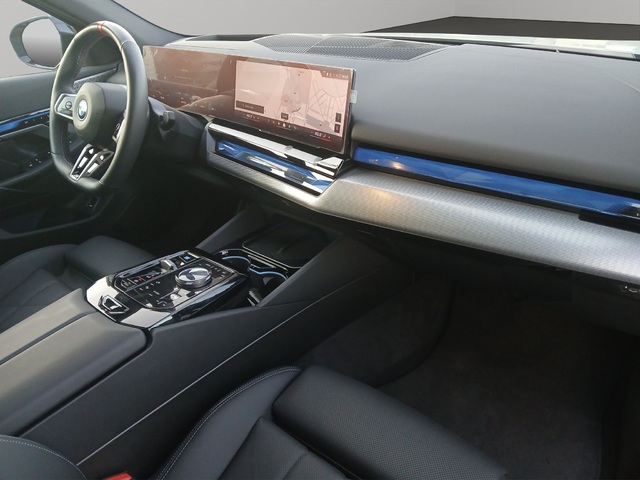 BMW i5 M60 color Gris. Año 2025. 442KW(601CV). Eléctrico. En concesionario GANDIA Automoviles Fersan, S.A. de Valencia