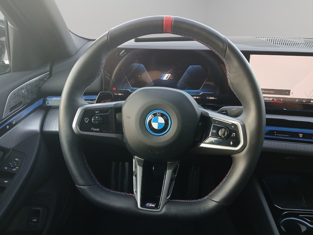 BMW i5 M60 color Gris. Año 2025. 442KW(601CV). Eléctrico. En concesionario GANDIA Automoviles Fersan, S.A. de Valencia